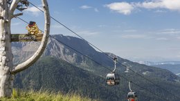 Hotel a Bolzano in Alto Adige Cabine della funivia con paesaggio montano a Urlesteig