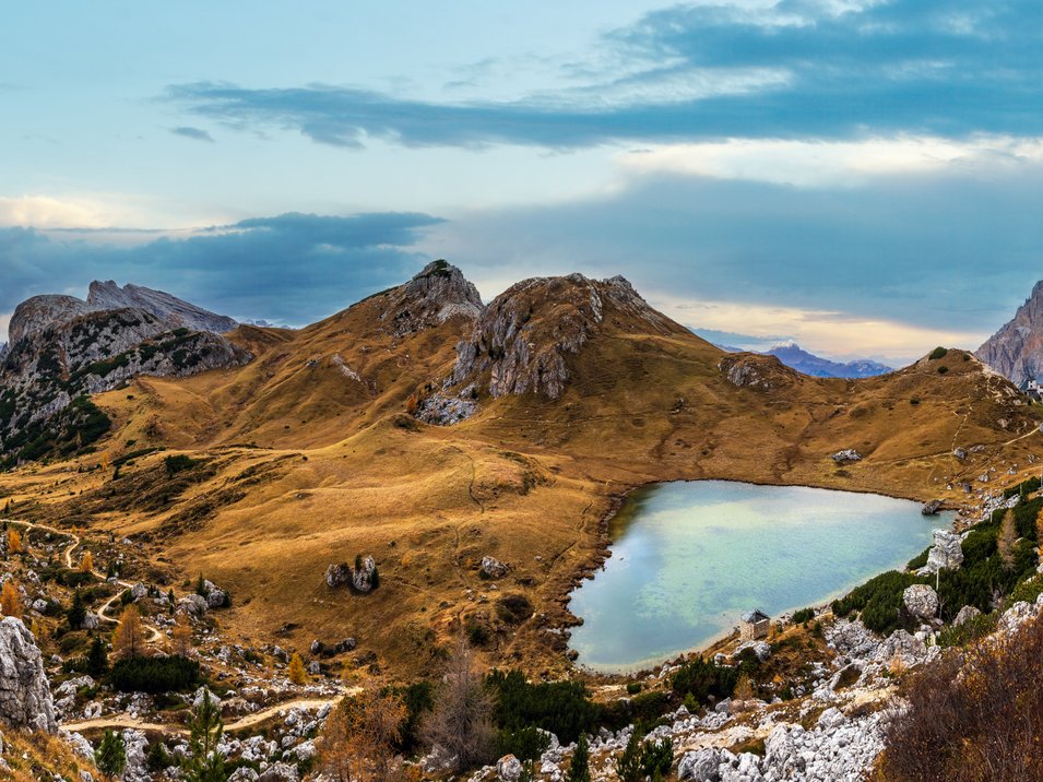 Il sinuoso Passo di Valparola Il sinuoso Passo di Valparola