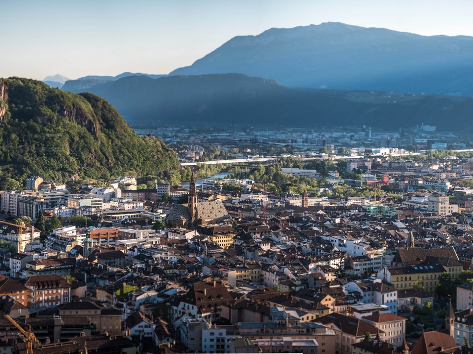Funivia del Colle: la più antica funicolare del mondo Funivia del Colle: la più antica funicolare del mondo