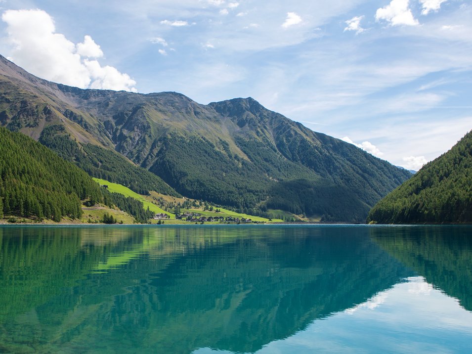 Il Lago di Vernago, il paradiso dei pescatori Il Lago di Vernago, il paradiso dei pescatori