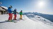 Das beliebte Skigebiet im Tauferer Ahrntal Drei Skifahrer mit bunter Kleidung auf sonniger Skipiste mit Bergpanorama