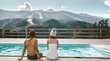 Day Spa in den besten Wellnesshotels Südtirols Junges Paar am Pool mit Blick auf bewaldete Berge und verschwommene Gipfel