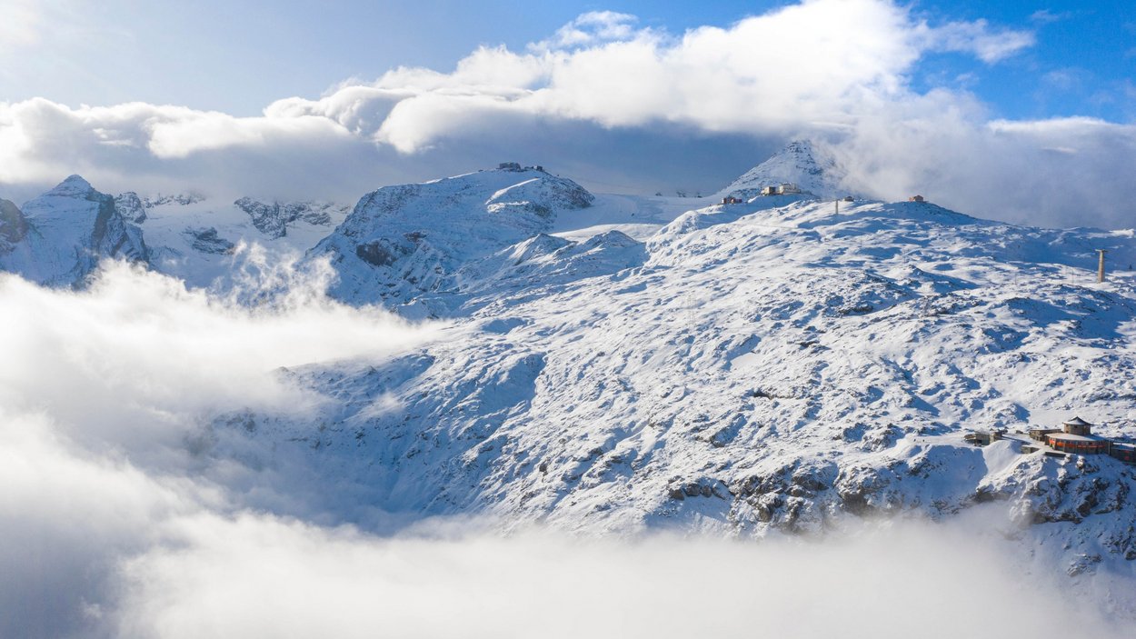 Sommerlicher Schneespaß am Stilfser Joch Sommerlicher Schneespaß am Stilfser Joch