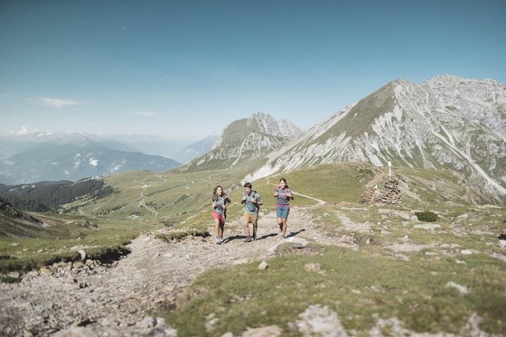 Ihr Wanderhotel in Südtirol mit geführten Wanderungen Ihr Wanderhotel in Südtirol mit geführten Wanderungen