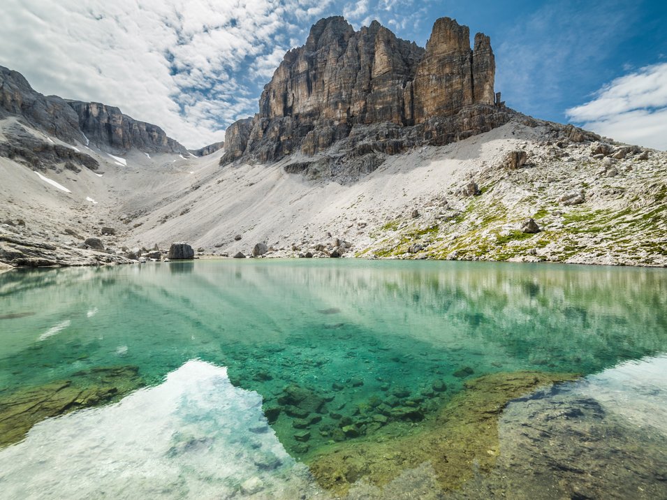 Lo splendido Lago Pisciadù nel Gruppo di Sella Lo splendido Lago Pisciadù nel Gruppo di Sella