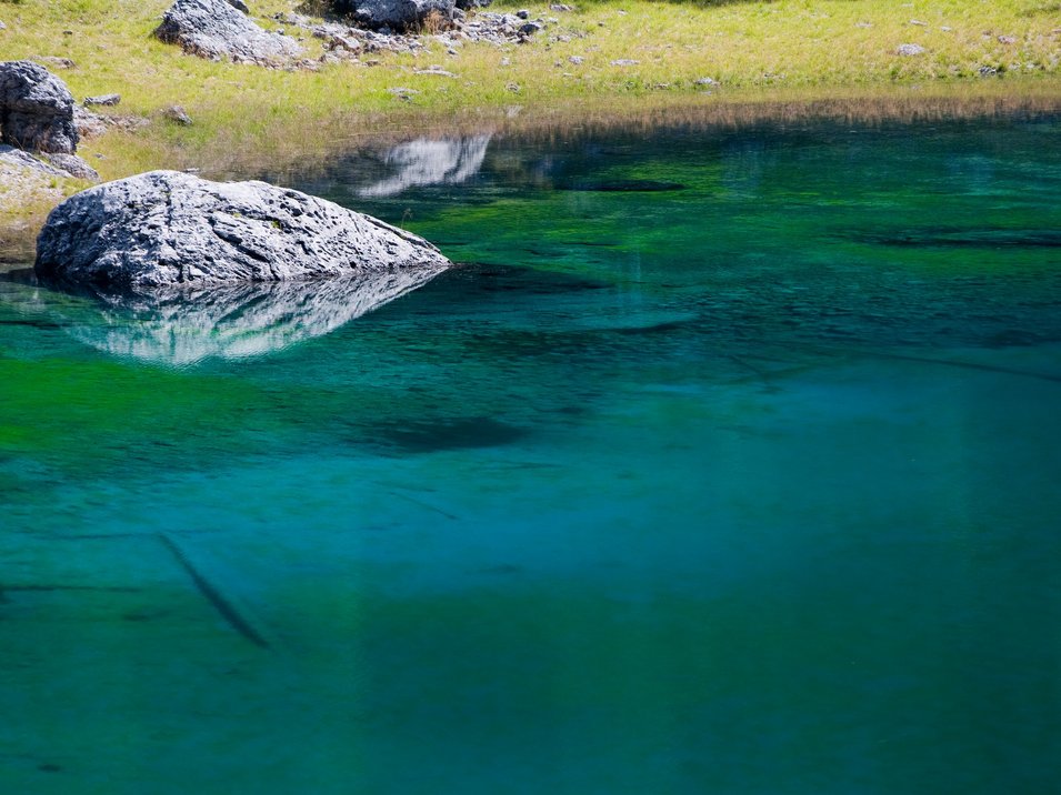 Karersee in Südtirol. Seen in Südtirol nahe Bozen Karersee in Südtirol. Seen in Südtirol nahe Bozen