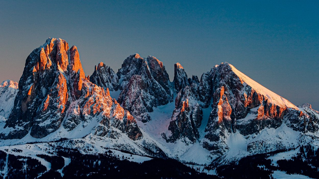 Sassolungo: un massiccio maestoso Sassolungo: un massiccio maestoso