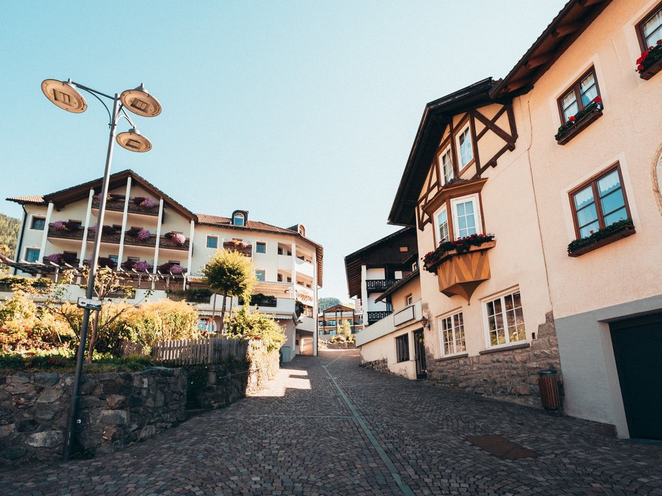 Hotel a Luson in Alto Adige Hotel a Luson in Alto Adige