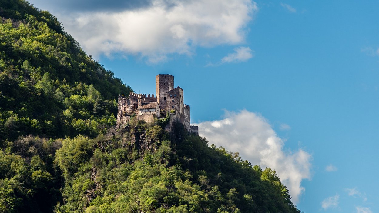 Die Burg Hocheppan im Herzen Südtirols Die Burg Hocheppan im Herzen Südtirols